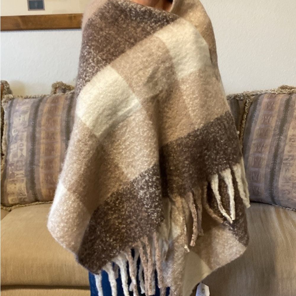 NWT Soft & Cozy Plaid Blanket
